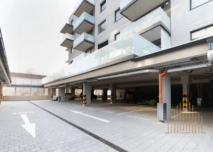 Pronájem garážového stání, 15 m² - Praha - Prosek