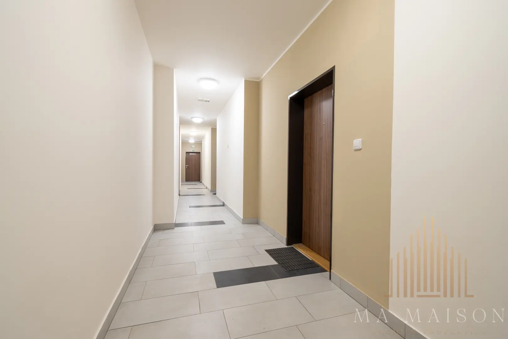 Pronájem bytu 2+kk/B/G, nezařízený, 55m², Praha 9 - Střížkov