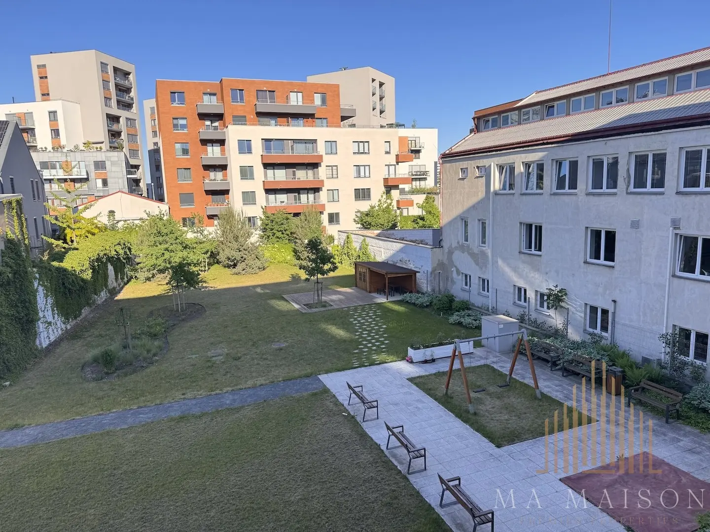 Pronájem moderního bytu 1+kk, 33 m2 + balkon,  Praha 7 - Holešovice