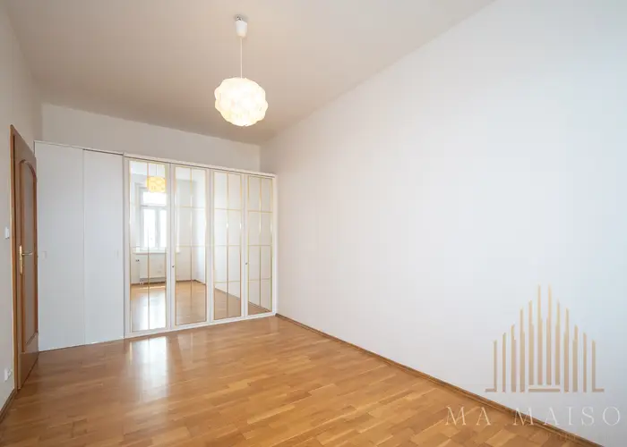 Pronájem bytu 3+kk, 84m², ulice Holandská, Praha - Vršovice