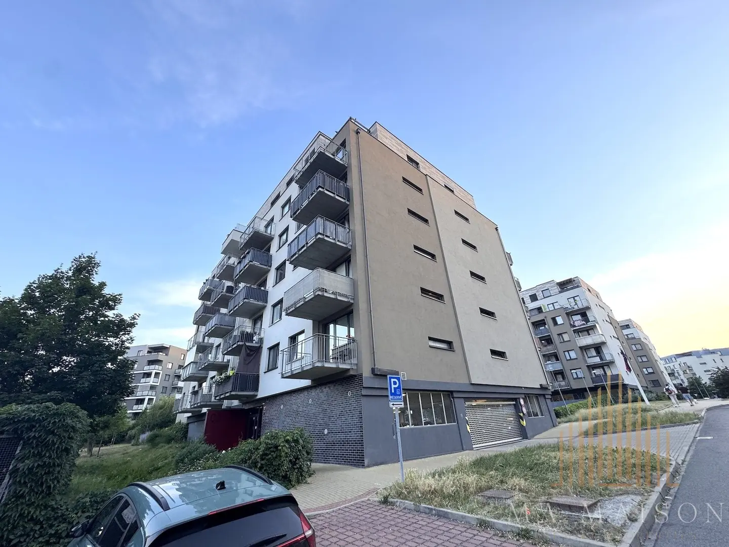 Pronájem bytu 2+kk/B, novostavba, nezařízený, Praha 9 - Střížkov