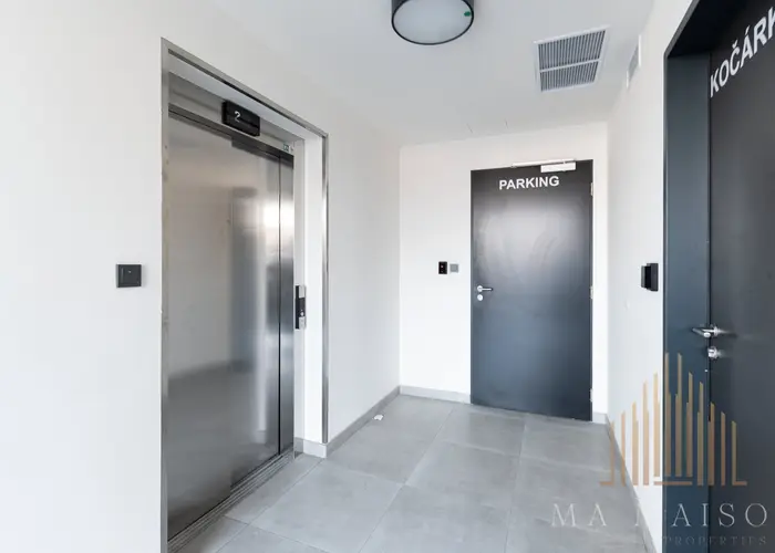 Pronájem garážového stání 13 m², Praha - Prosek