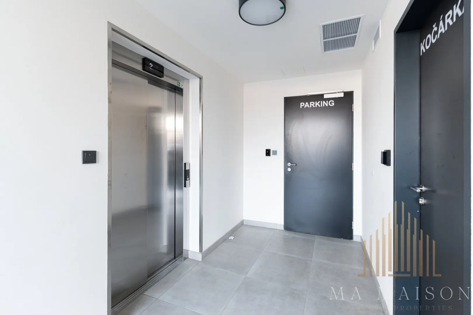 Pronájem garážového stání, 15 m² - Praha - Prosek