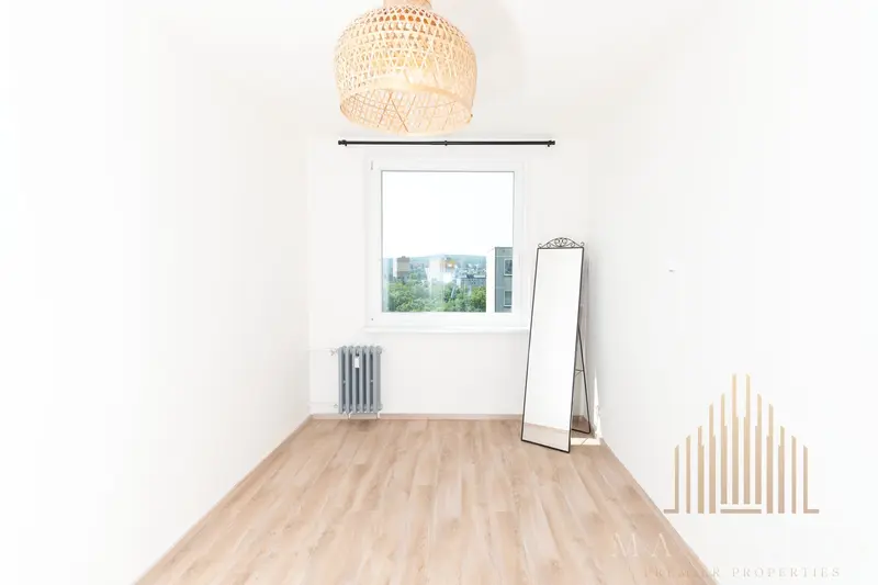 Pronájem slunného bytu 2+kk, 41 m², zařízený, Praha - Modřany