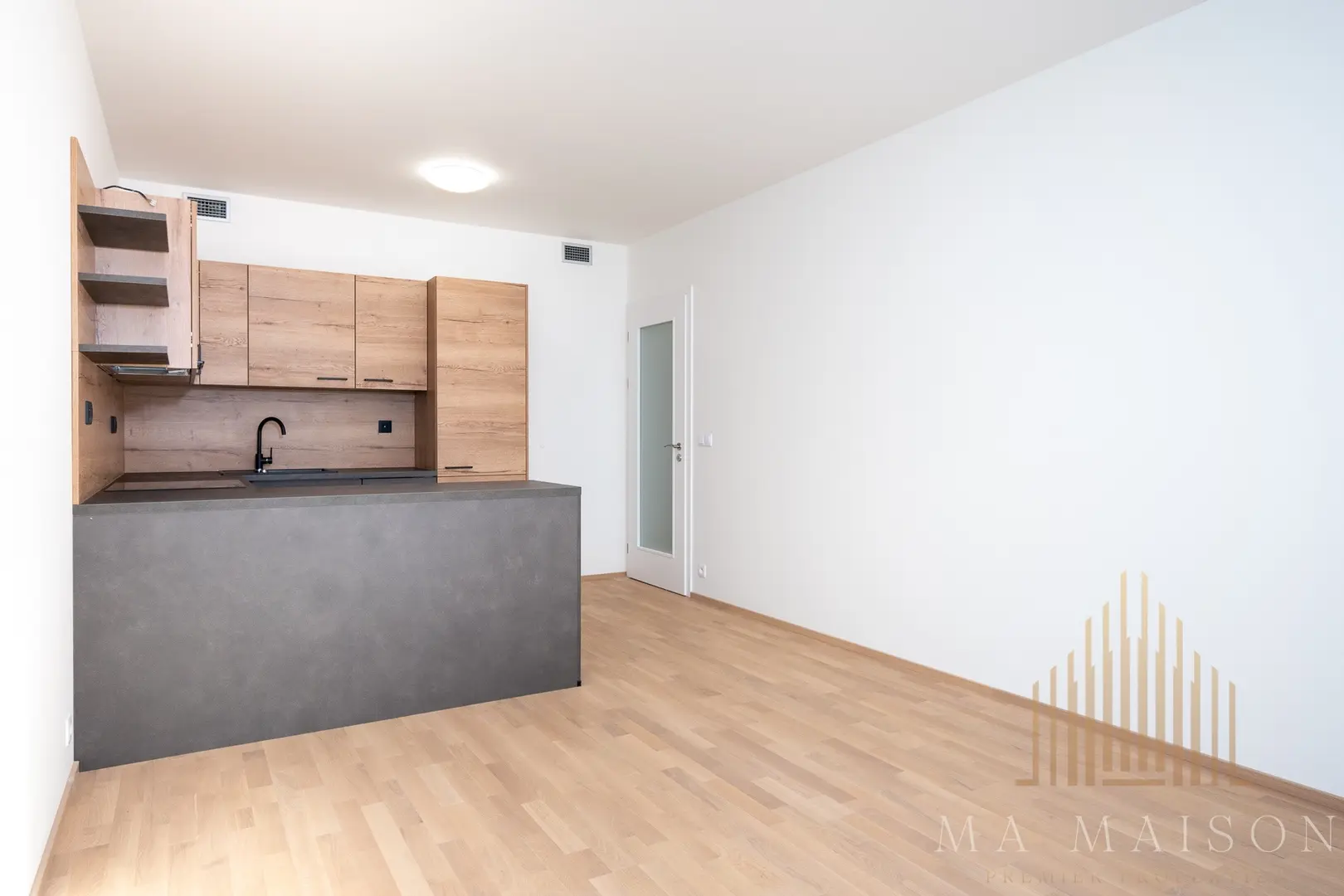 Moderní byt 2+kk/B/S, nezařízený, ul. Smržových, Praha 9 - Vysočany