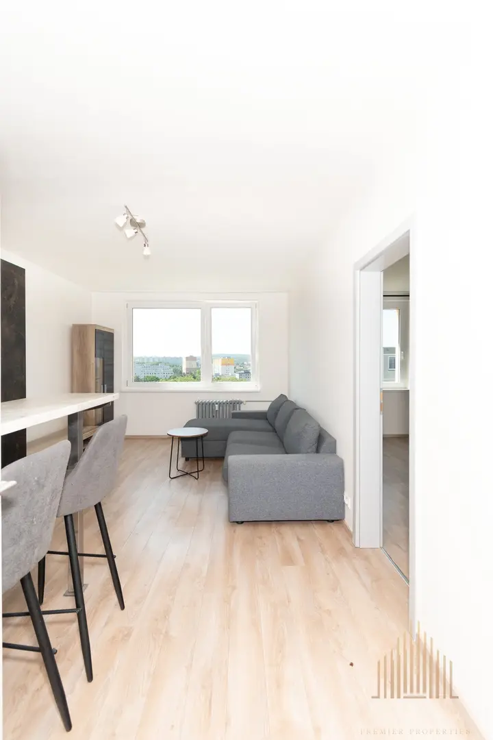 Pronájem slunného bytu 2+kk, 41 m², zařízený, Praha - Modřany