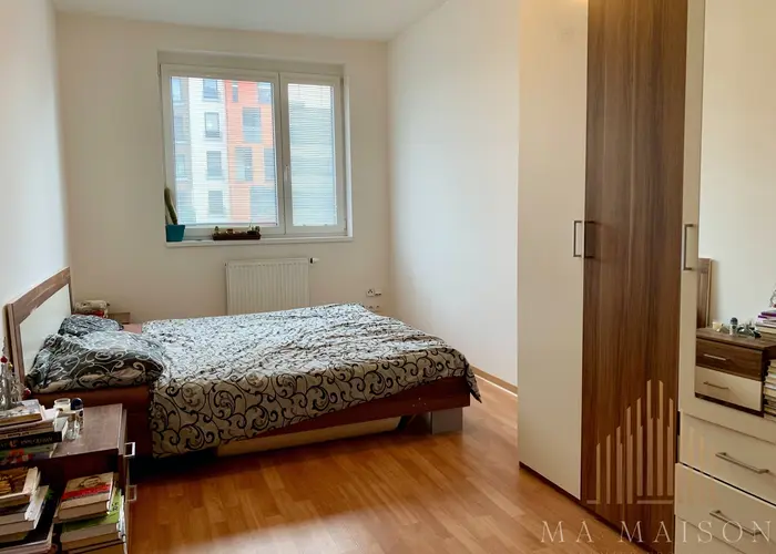 Pronájem bytu 2+kk s balkonem a garáží, ul. Pod Harfou, Praha - Vysočany