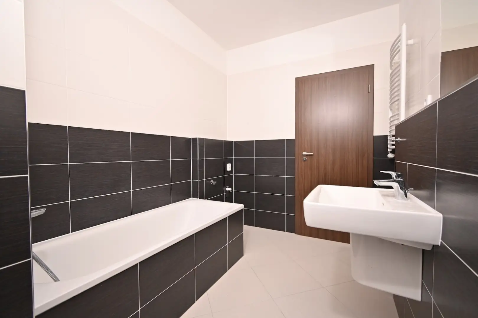 Pronájem bytu 2+kk/B, novostavba, nezařízený, Praha 9 - Střížkov