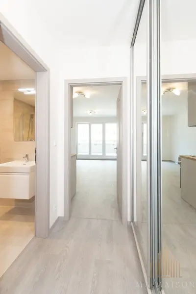 Pronájem bytu 1+kk 34 m², Praha - Vysočany